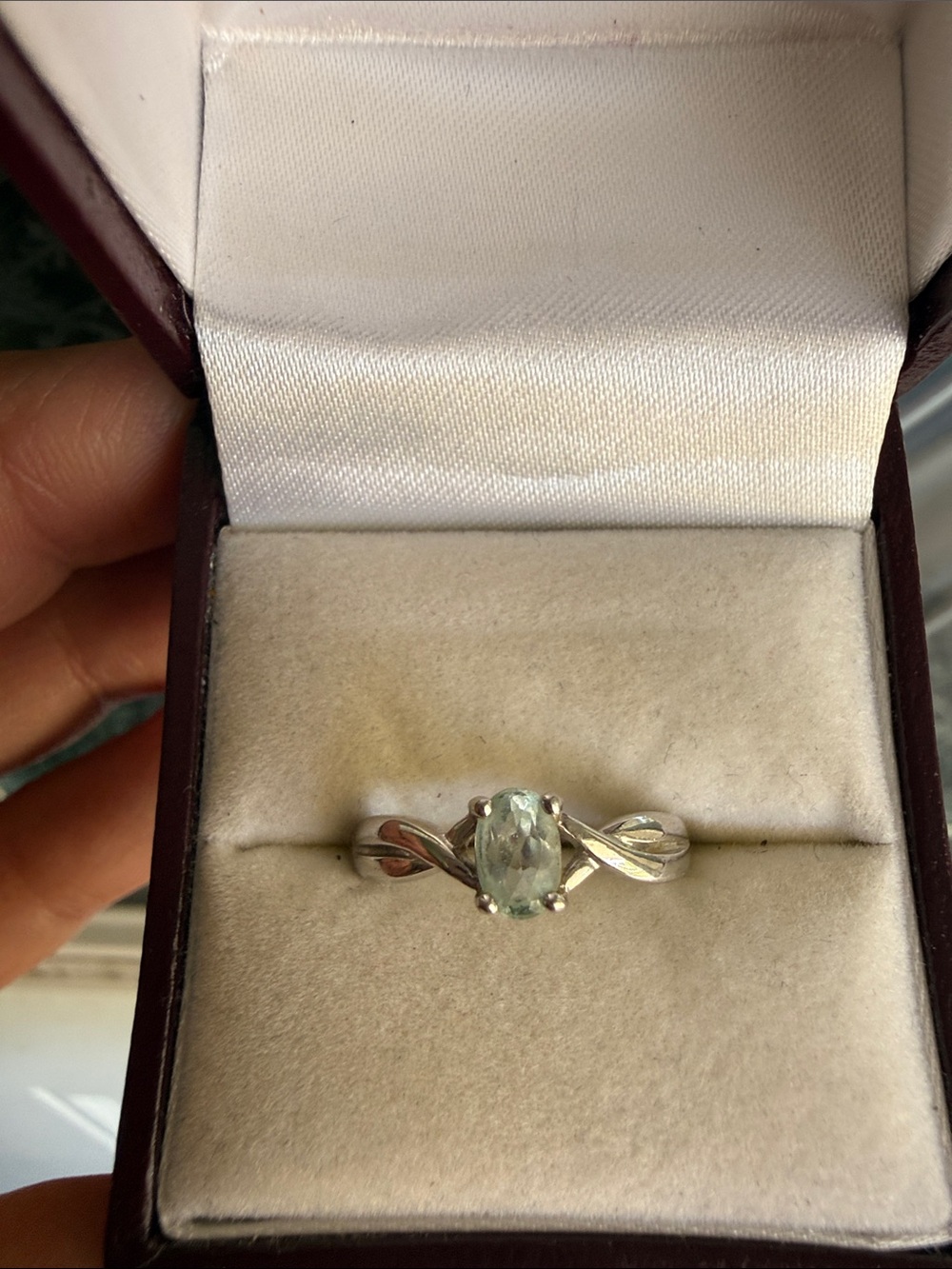 925 Sterling Silver Ring with Pale Green Gemstone and Twisted Band Size 6.5